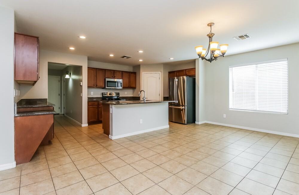 1097 W Desert Hills Dr - Photo 6 of 16