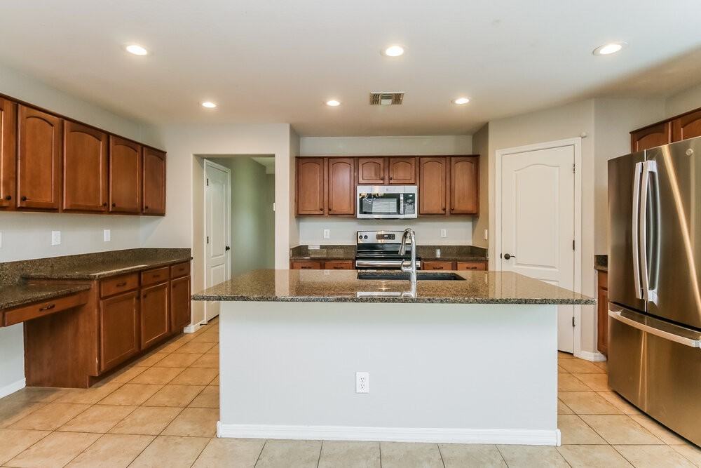 1097 W Desert Hills Dr - Photo 7 of 16