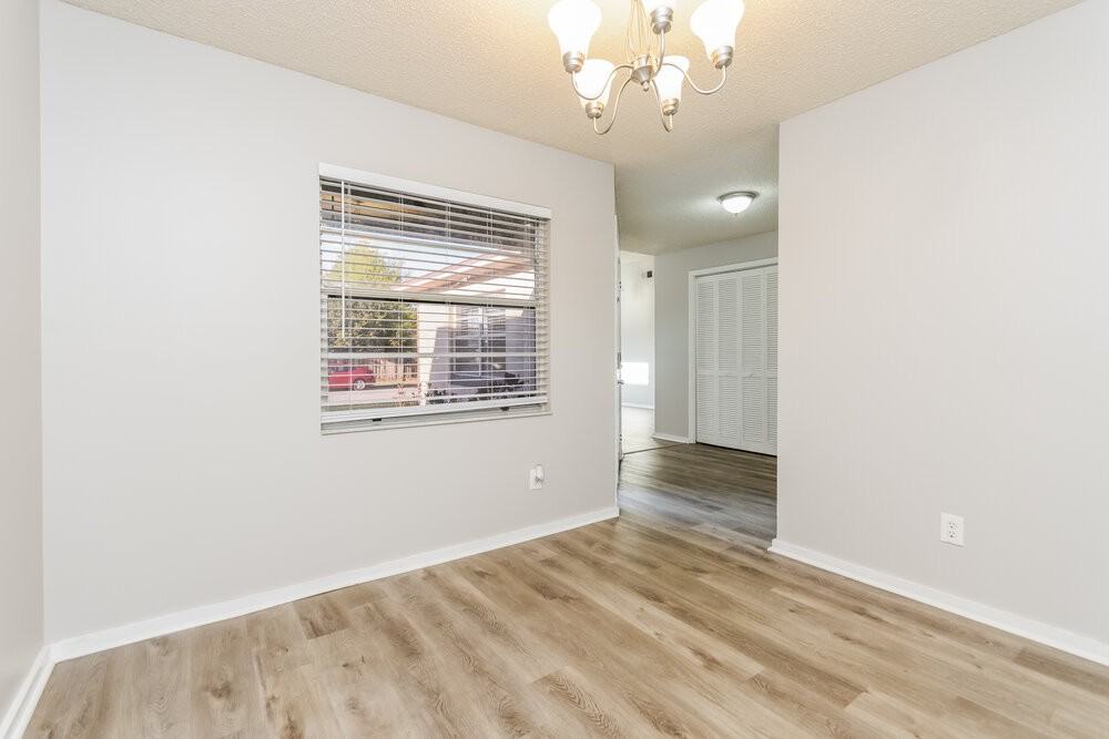 620 Riverwoods Cir - Photo 5 of 16