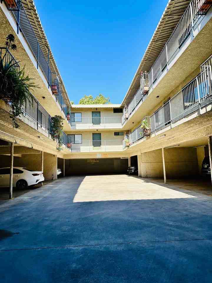 6545 Hazeltine Ave. Van Nuys, CA. 91401 - Photo 2 of 22