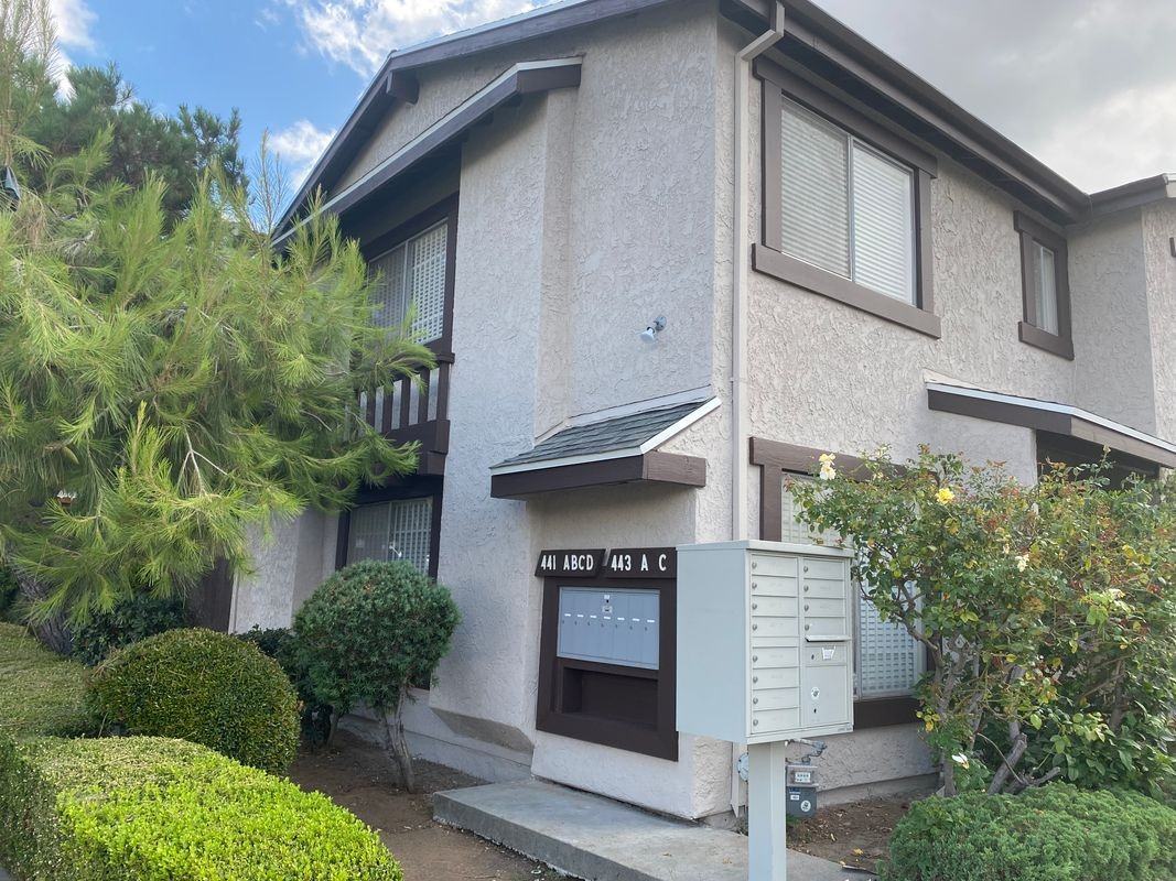 443 S Orange Ave - Photo 3 of 15