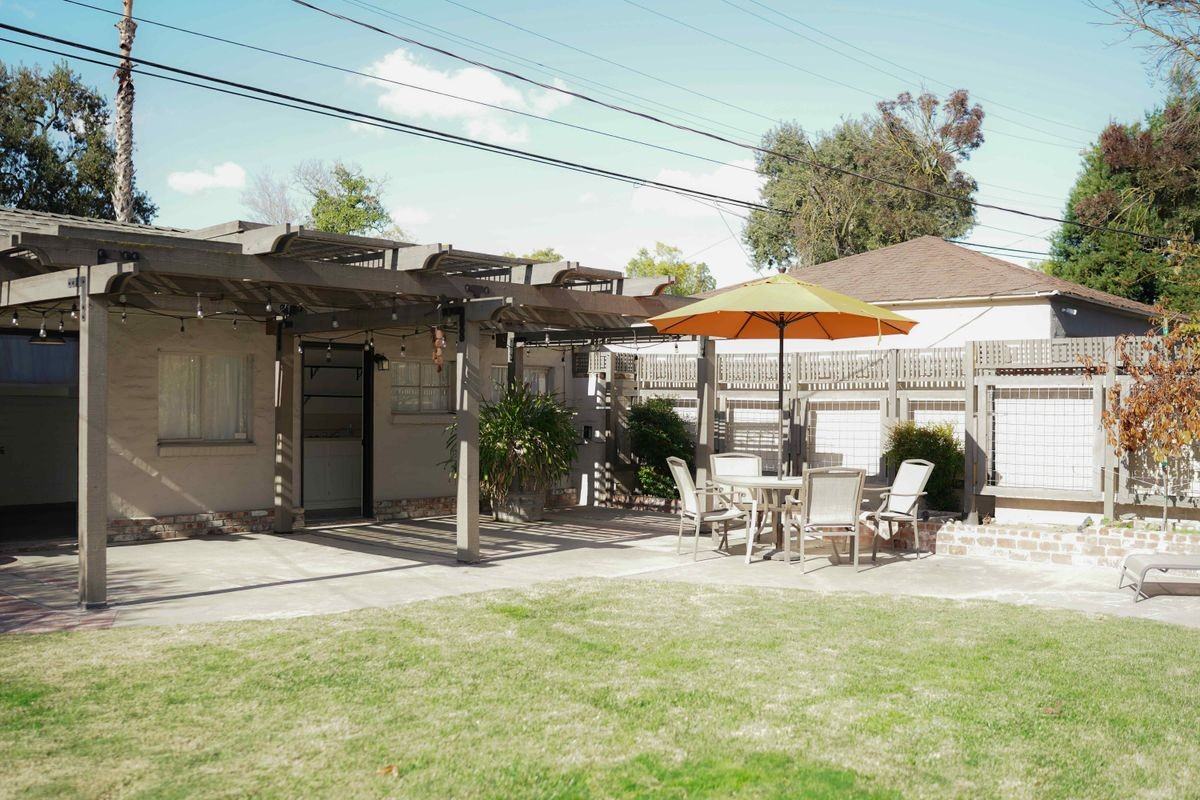 321 Las Palmas Ave - Photo 5 of 16