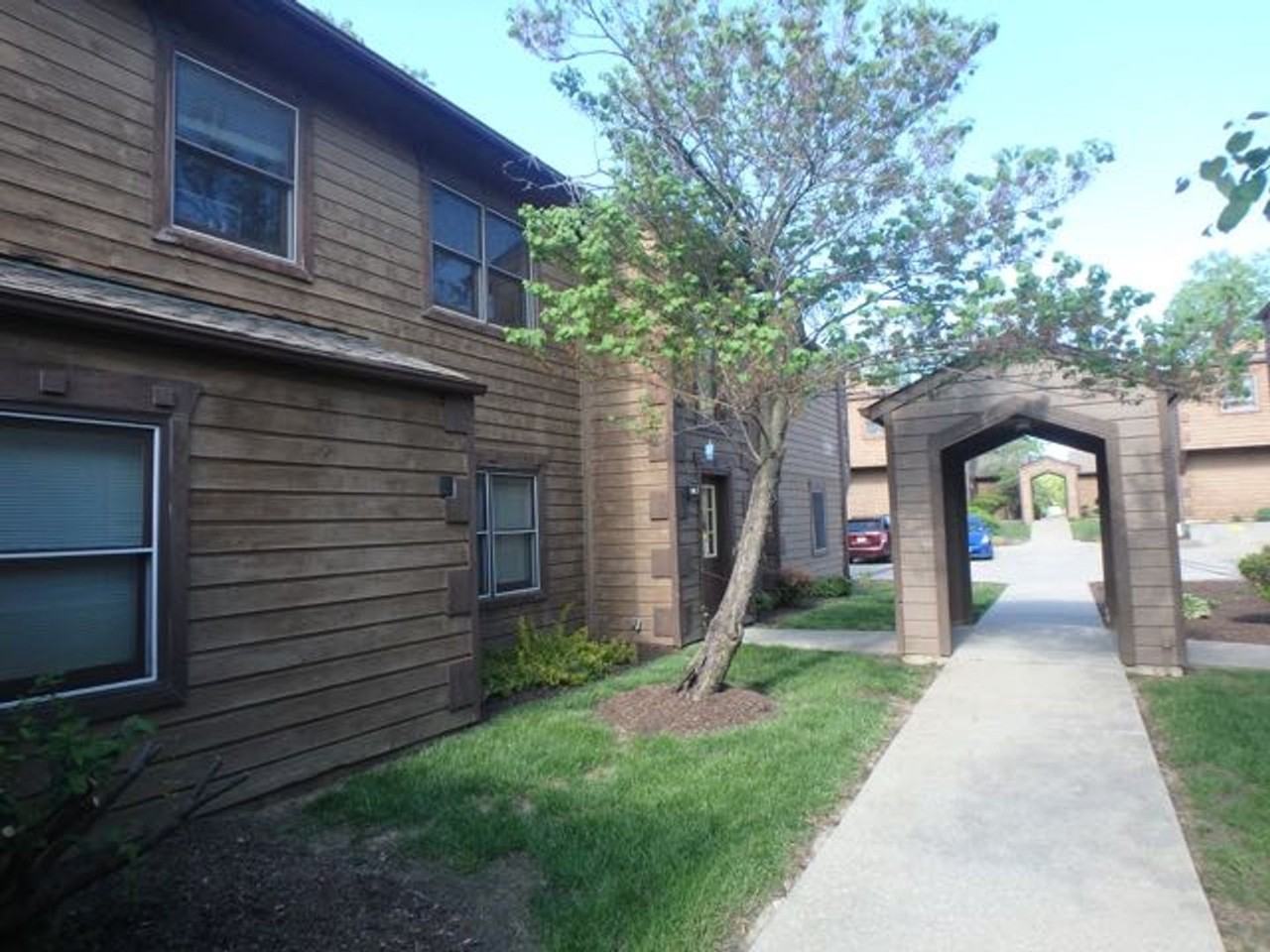 525 Huntridge Dr - Photo 2 of 23