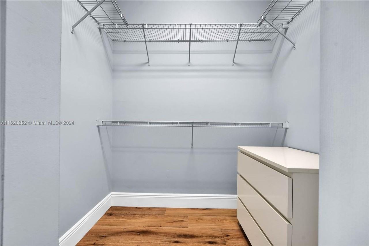 3740 Oak Ridge Cir - Photo 2 of 30