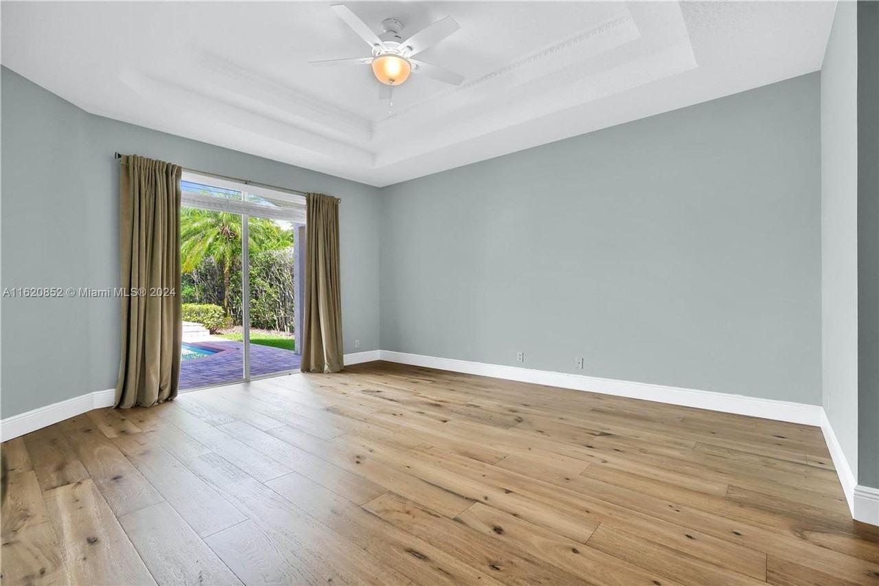 3740 Oak Ridge Cir - Photo 3 of 30