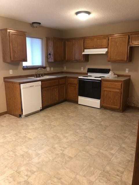 1022 Rose Ave - Photo 3 of 14