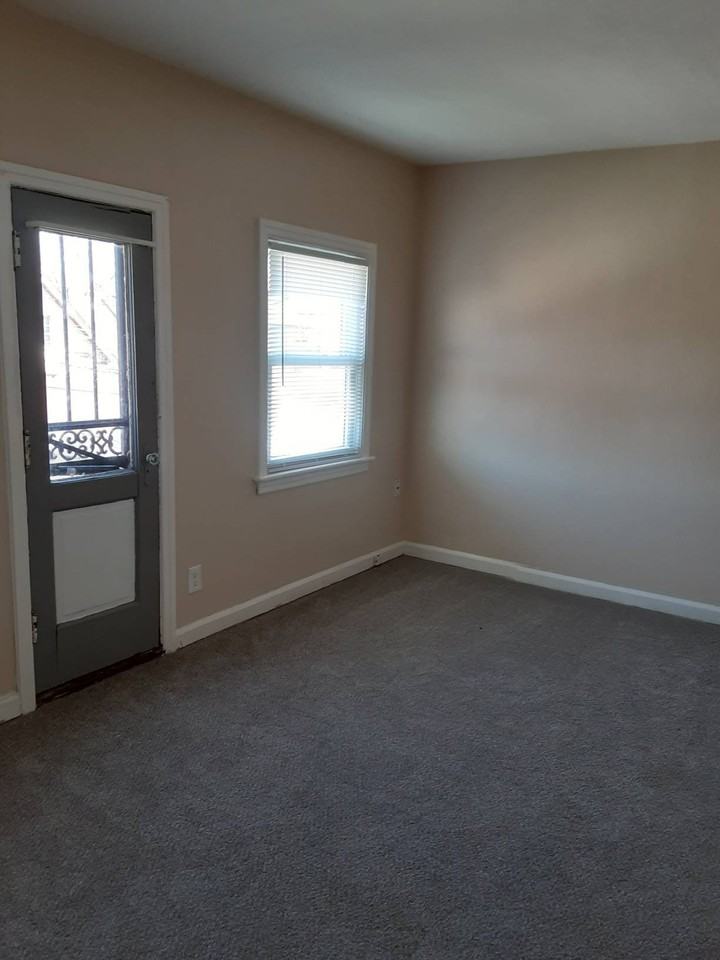 3960 N 41st St Uppr - Photo 3 of 17