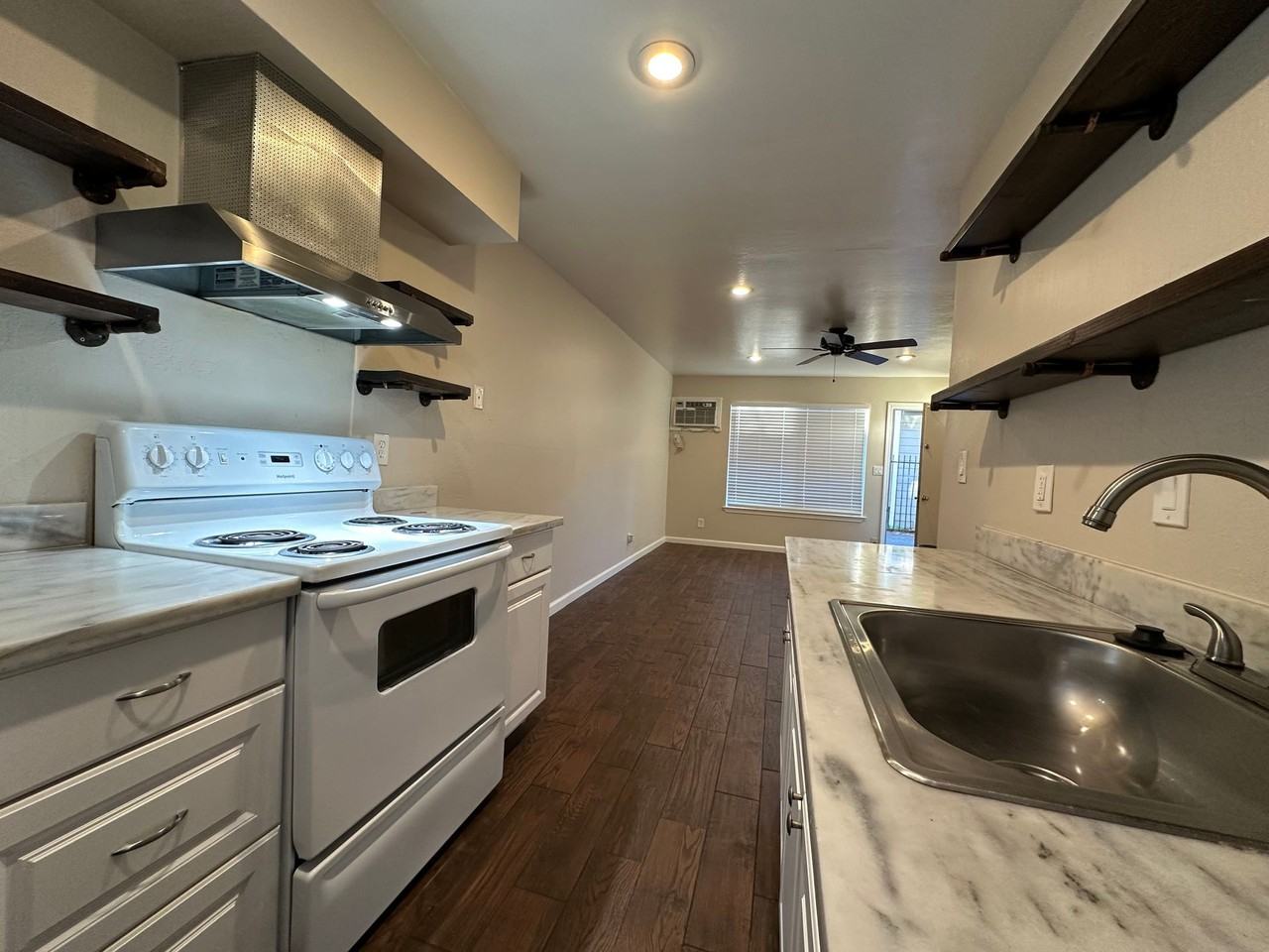 $500 Lease Signing Bonus ~ North Oak Park Charmer, Must See 1 Bedroom Available Now! - Photo 4 of 5