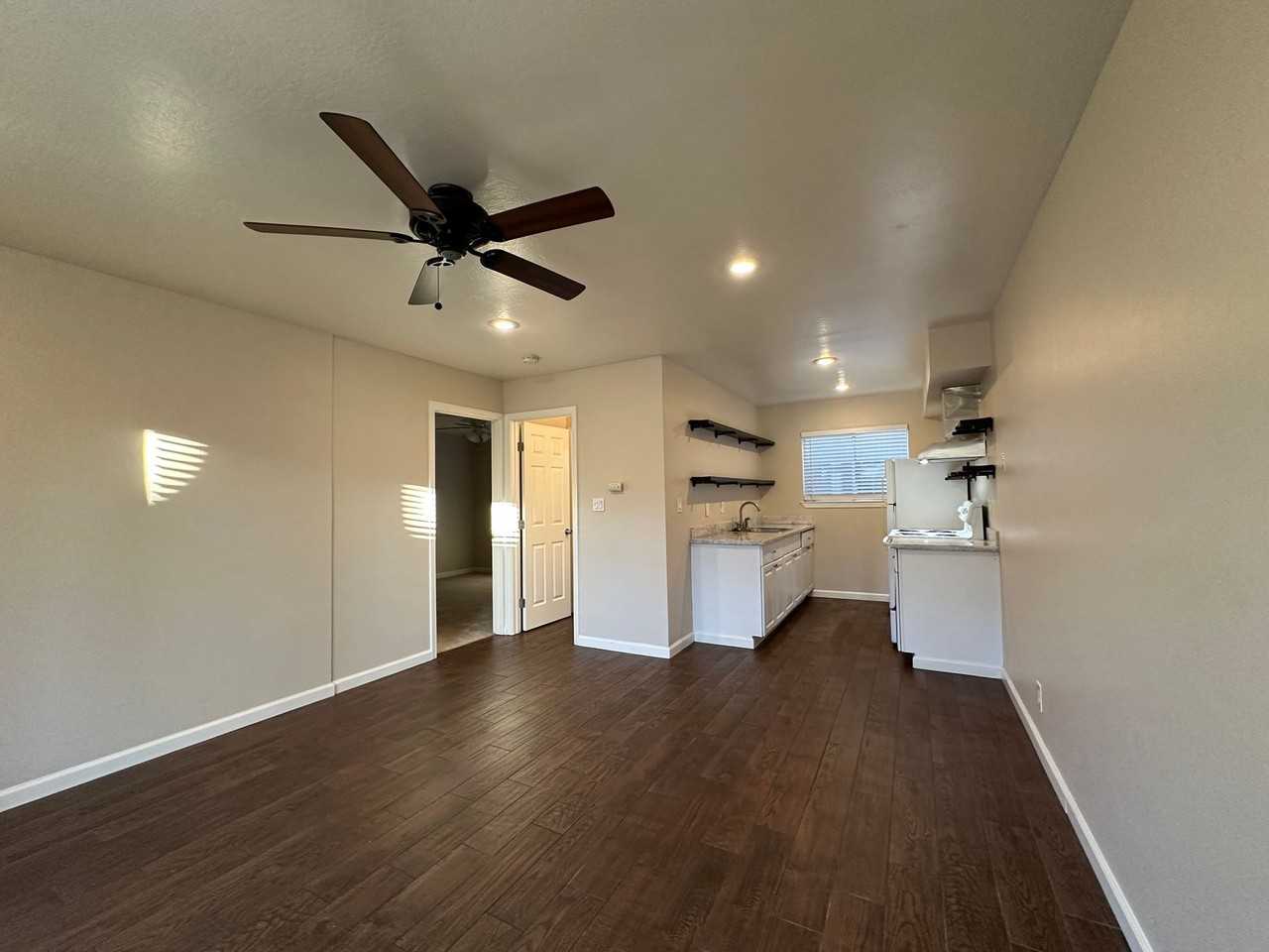 $500 Lease Signing Bonus ~ North Oak Park Charmer, Must See 1 Bedroom Available Now! - Photo 5 of 5