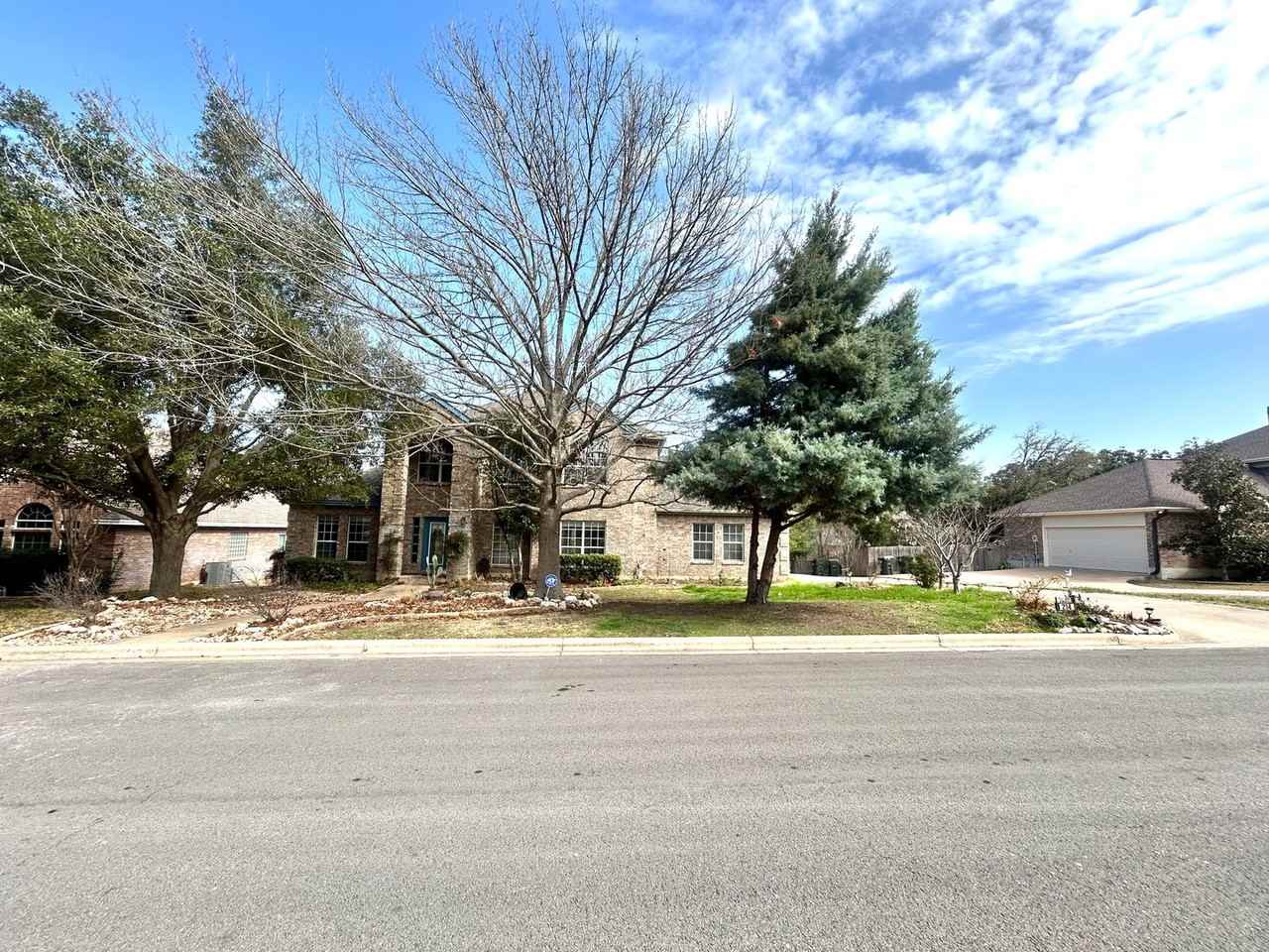 214 S Ridge Cir - Photo 2 of 38