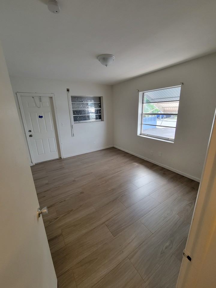 1821 N 17th Ct #26 - Photo 2 of 14