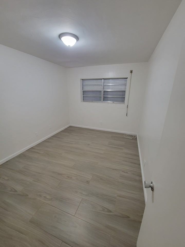 1821 N 17th Ct #26 - Photo 4 of 14