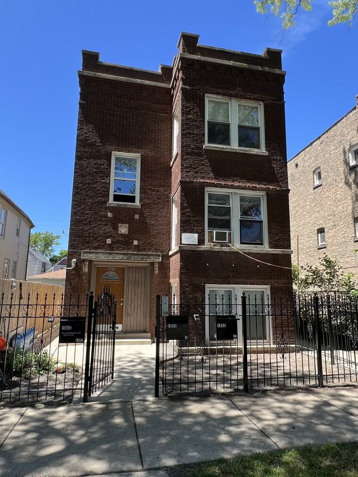 1932 North Keeler Avenue - Photo 4 of 24