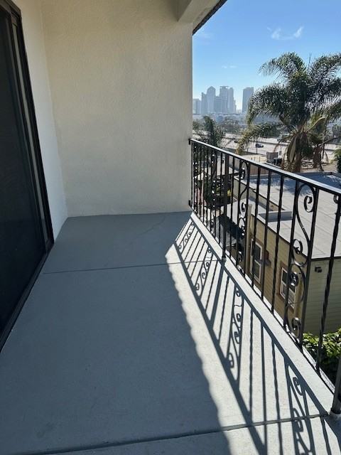 811 West Nutmeg Street - Photo 3 of 33