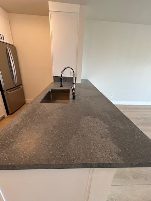 811 West Nutmeg Street - Photo 7 of 33