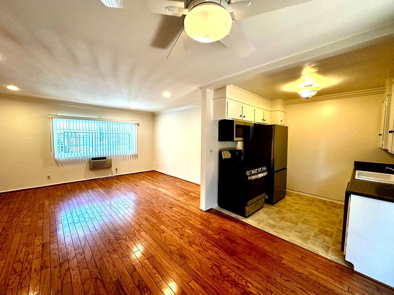 8130 Norton Ave, West Hollywood - Photo 3 of 31