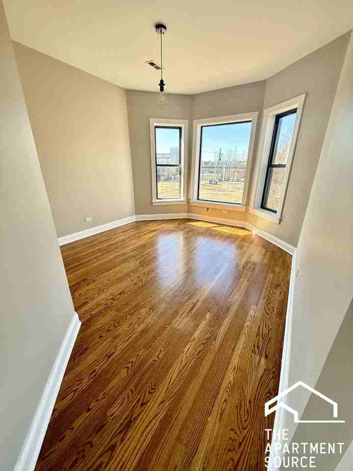 4637 S Calumet Ave #2S - Photo 2 of 10