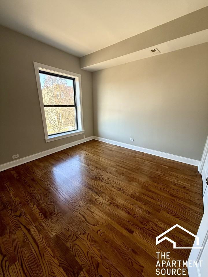 4637 S Calumet Ave #2S - Photo 3 of 10