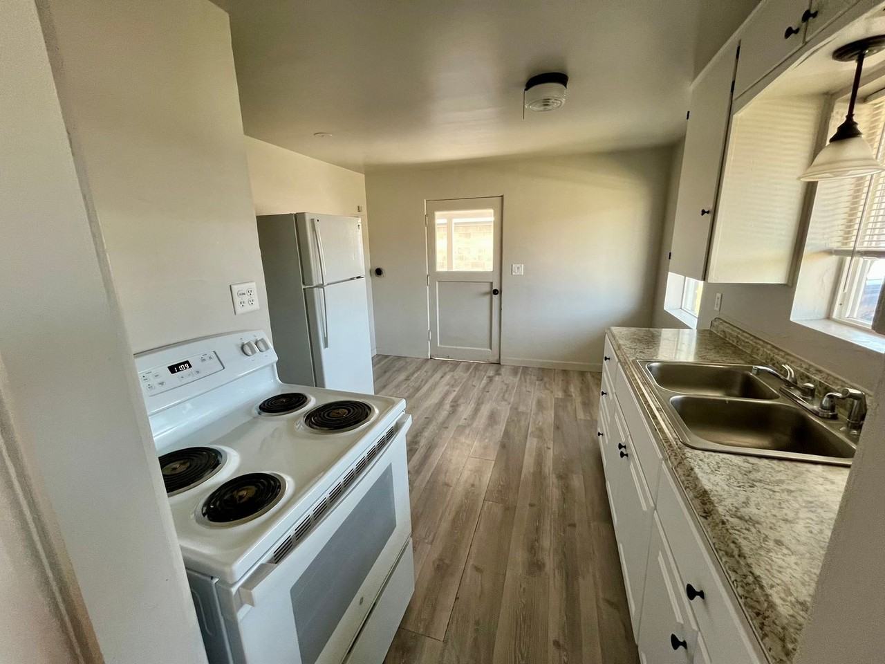 109 S 3rd St - Photo 4 of 12