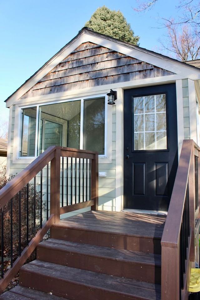 3129 Caroline St - Photo 2 of 24
