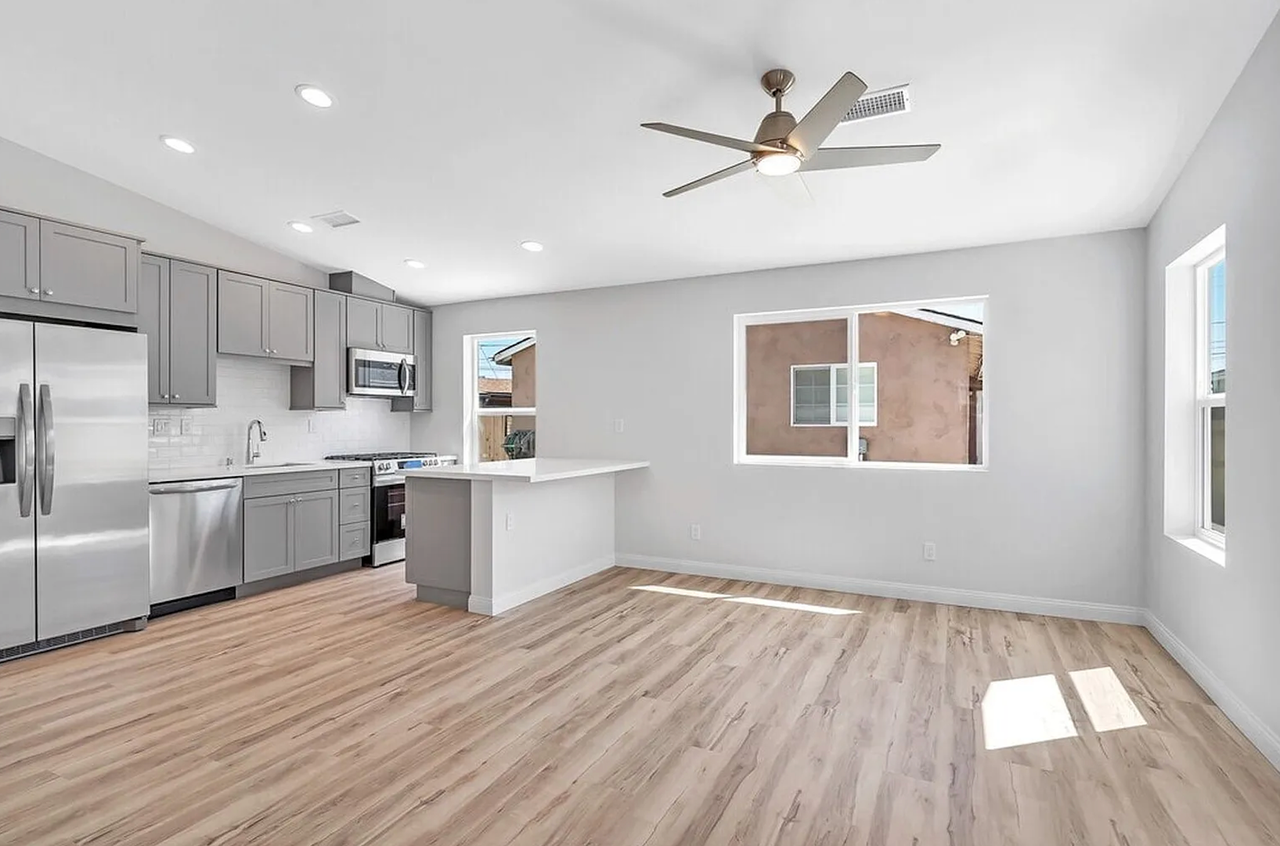 5646 Dorothy Way - Photo 6 of 18