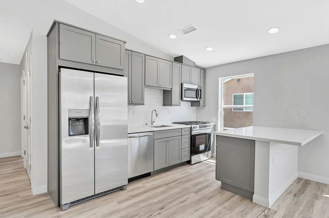 5646 Dorothy Way - Photo 7 of 18