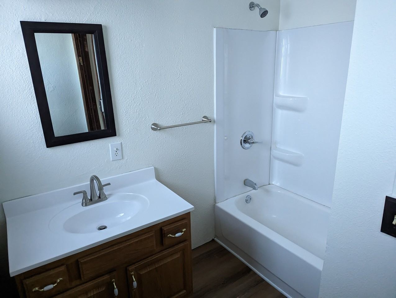 211 Oak St S #2 - Photo 3 of 21