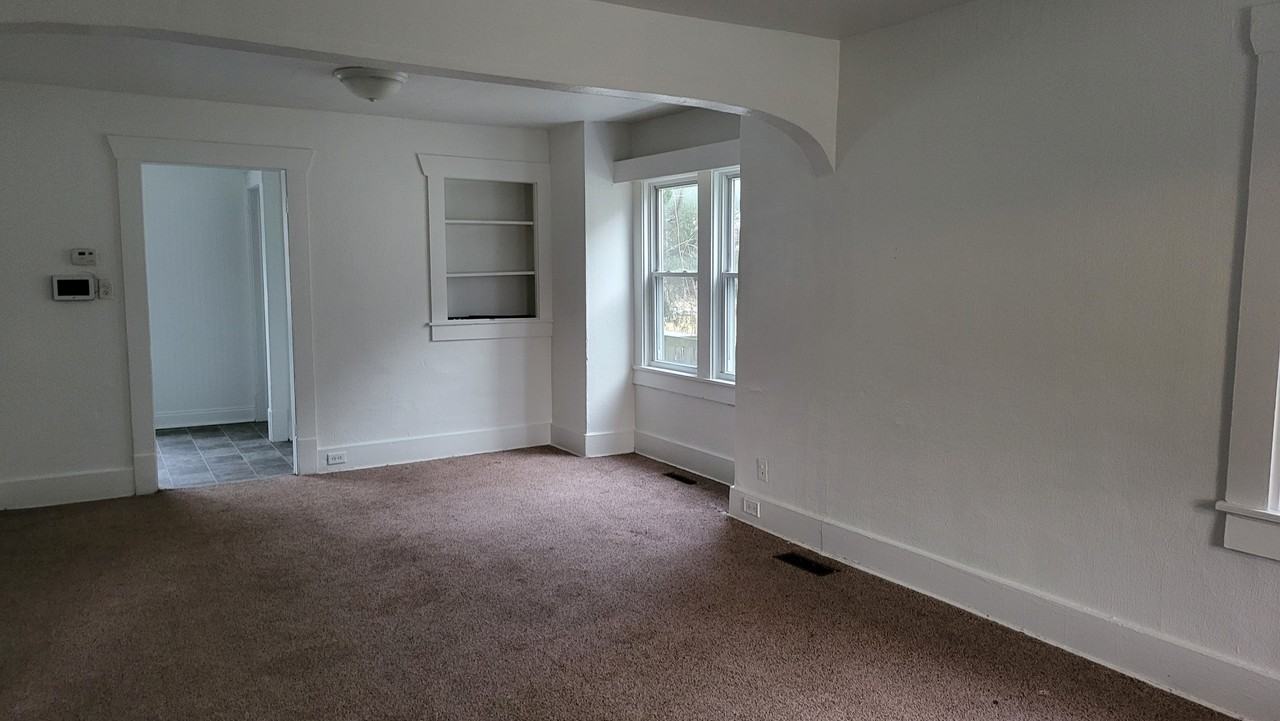 1261 E Cantrell St - Photo 2 of 8