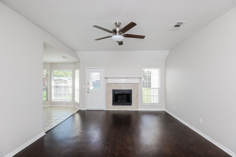 8137 Albert St - Photo 5 of 16