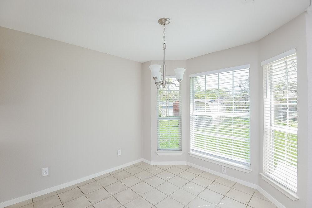 8137 Albert St - Photo 6 of 16