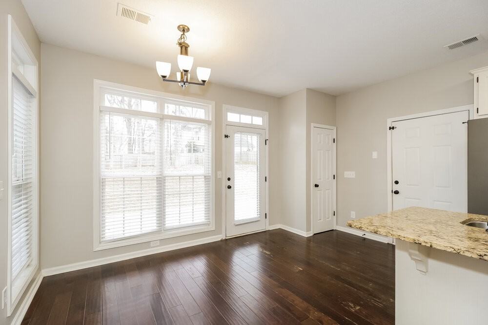 40 Forest Pt - Photo 7 of 17