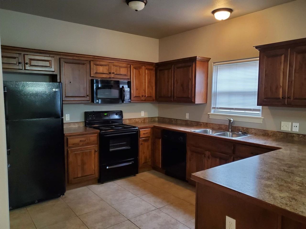 3173 W Old Farmington Rd - Photo 2 of 18