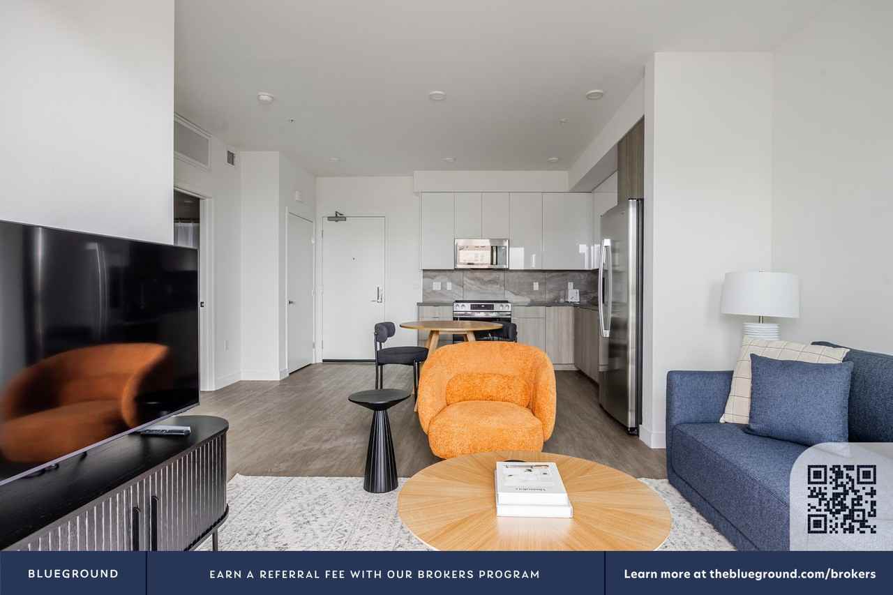 511 South Harbor Boulevard - Photo 5 of 41