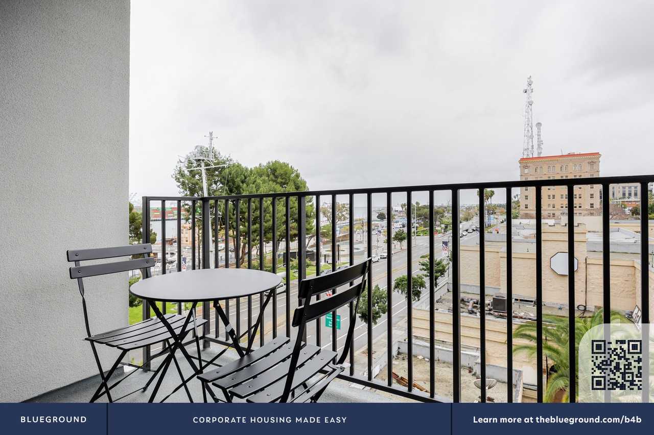 511 South Harbor Boulevard - Photo 6 of 41