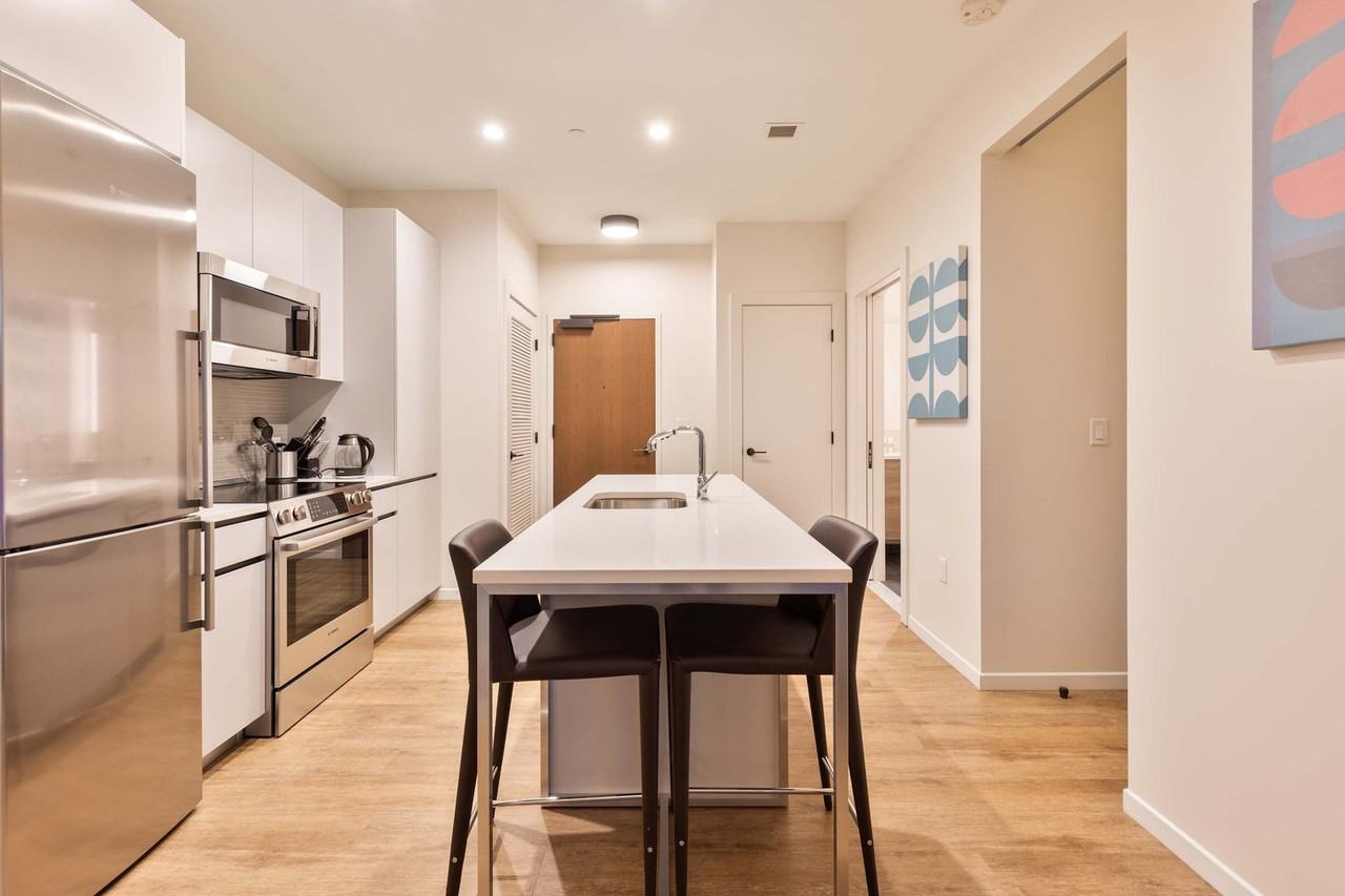 131 Seaport Blvd #1039280P - Photo 3 of 12