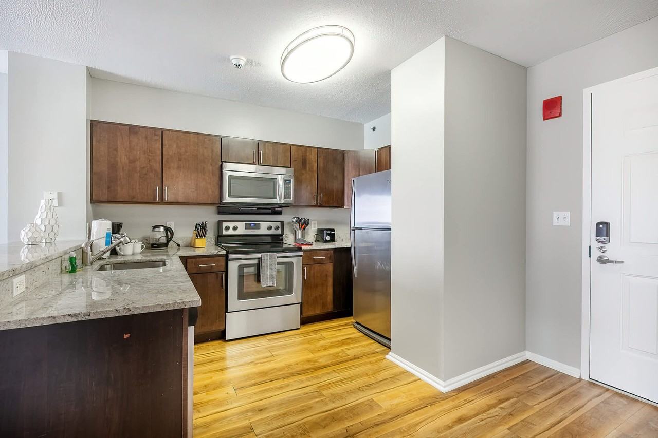 25 Bank St #1050395P - Photo 7 of 16