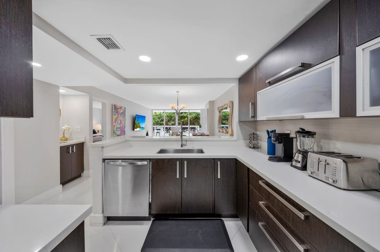 1717 N Bayshore Dr #1054121P - Photo 7 of 25