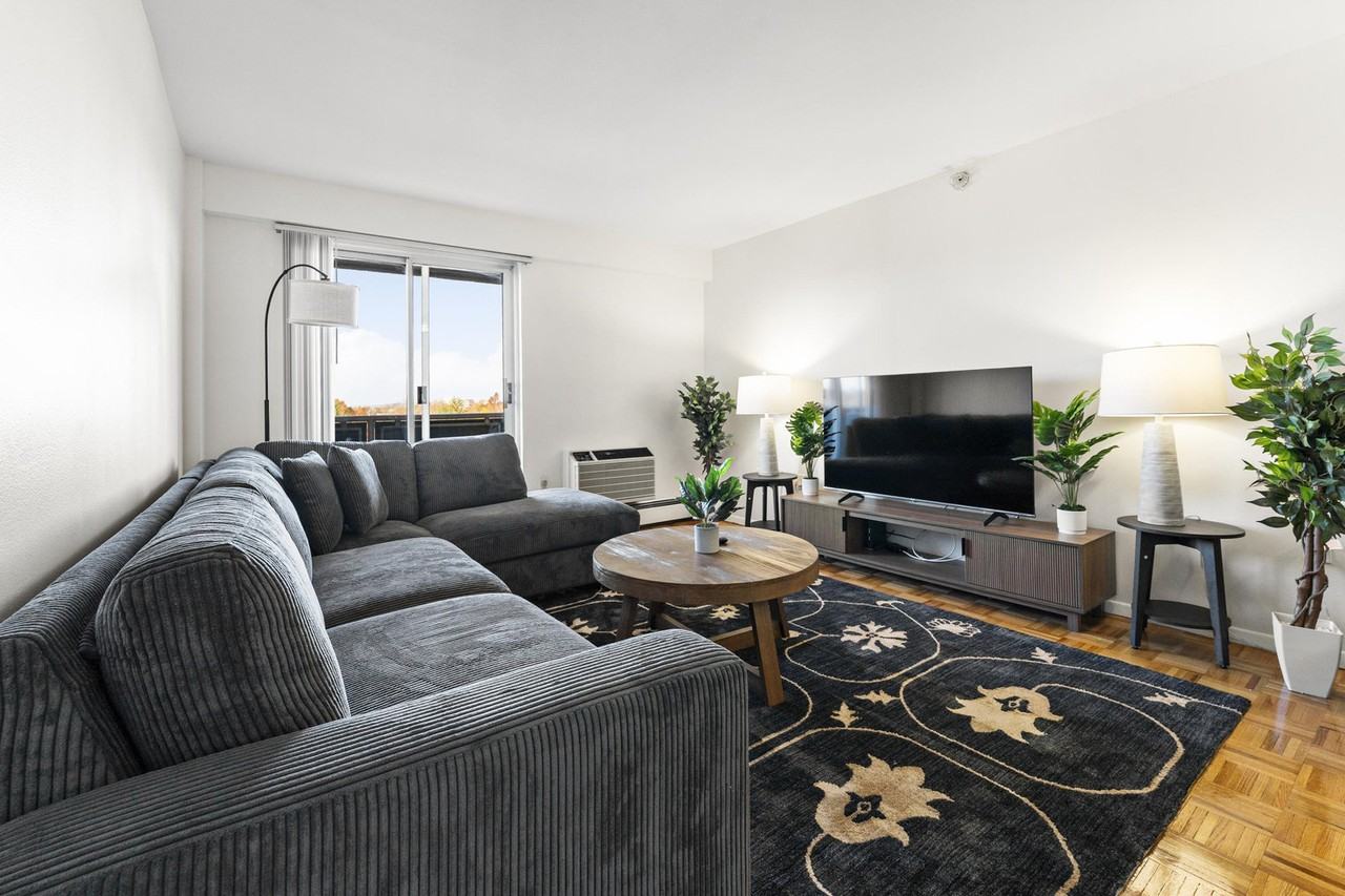 175 Freeman St #1240325P - Photo 6 of 31