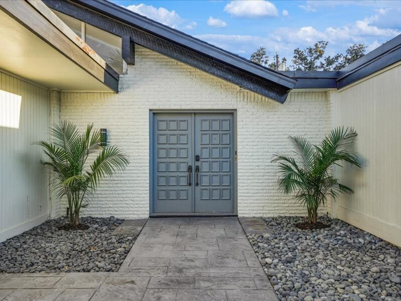 610 W Northgate Dr #1056405P - Photo 6 of 38