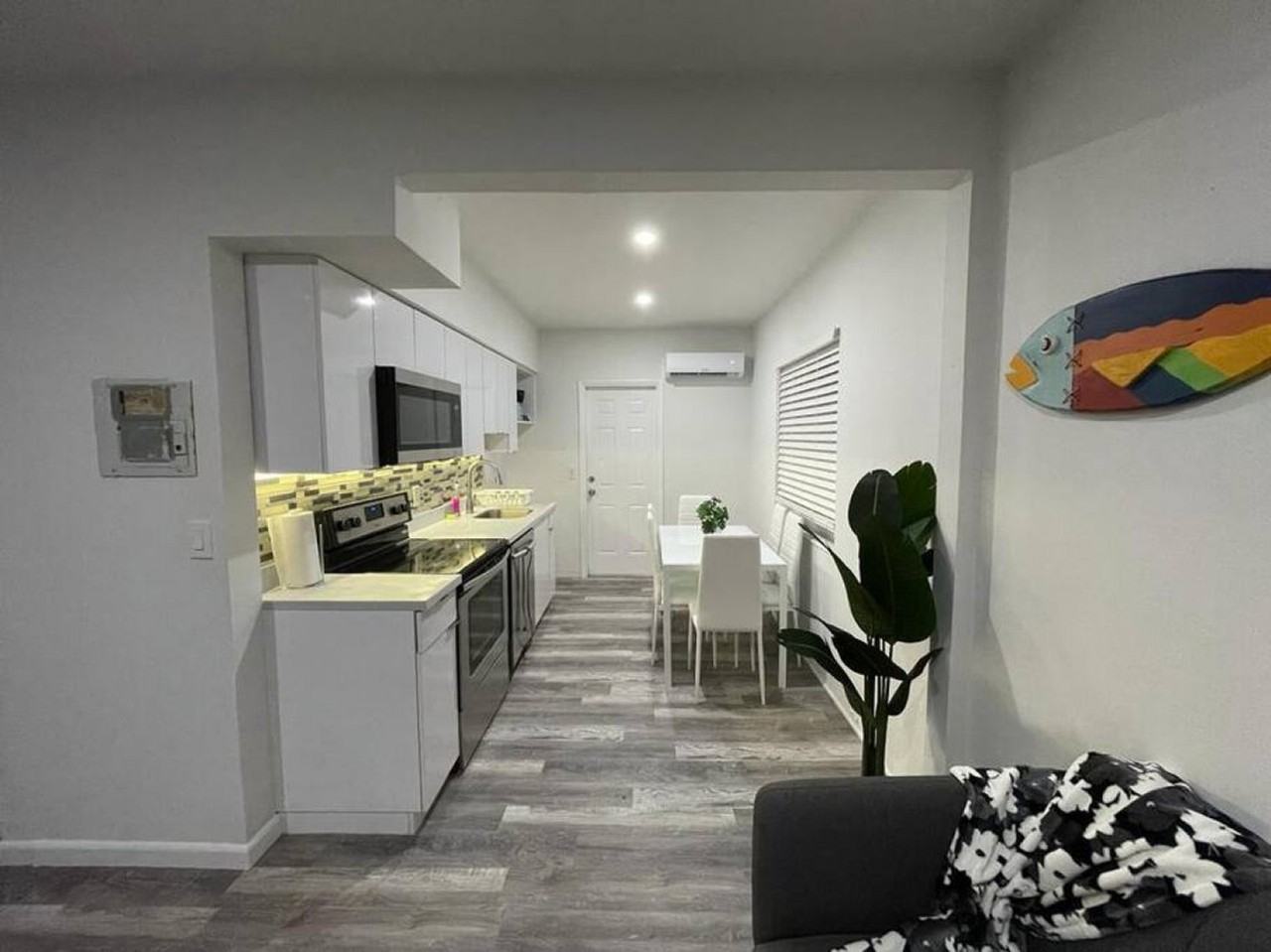 1111 Southwest 37th Avenue - Photo 3 of 18