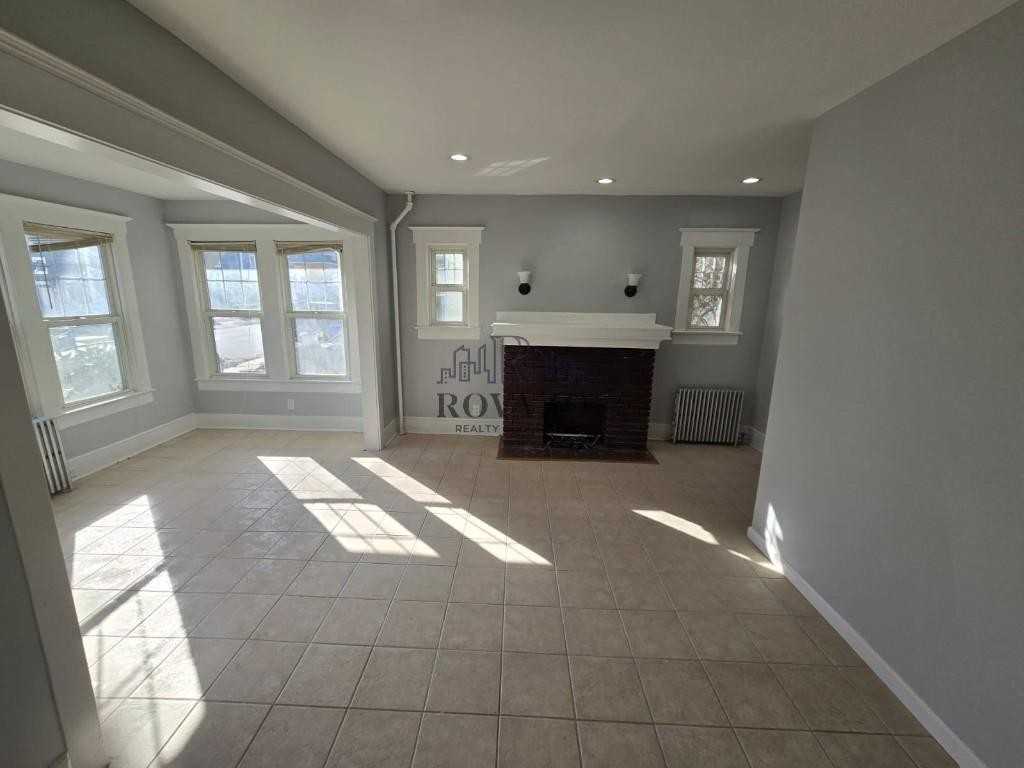 1542 Morris Place - Photo 3 of 16