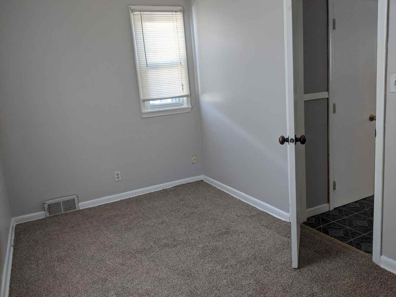 1148 Forest Street North - Photo 3 of 13