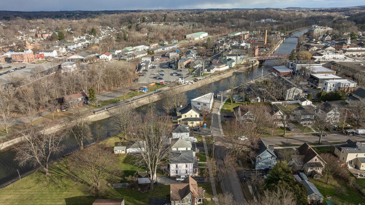 73 Roselawn Ave - Photo 3 of 16