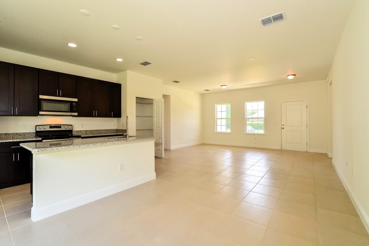 17209 SW 42nd Ter - Photo 5 of 17