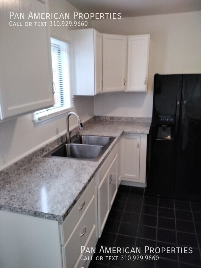 415 N Eastwood Ave - Photo 3 of 21