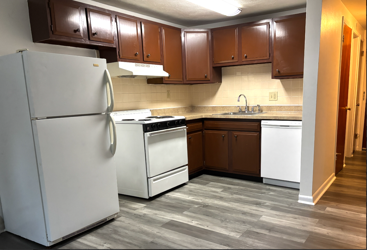 Islebrook Apartments - Photo 3 of 8