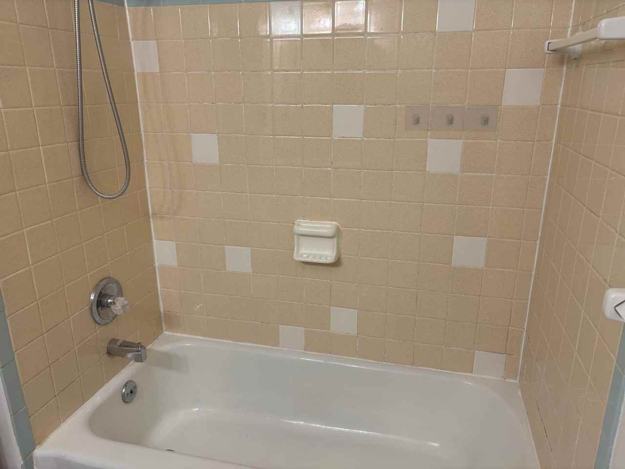Islebrook Apartments - Photo 7 of 8
