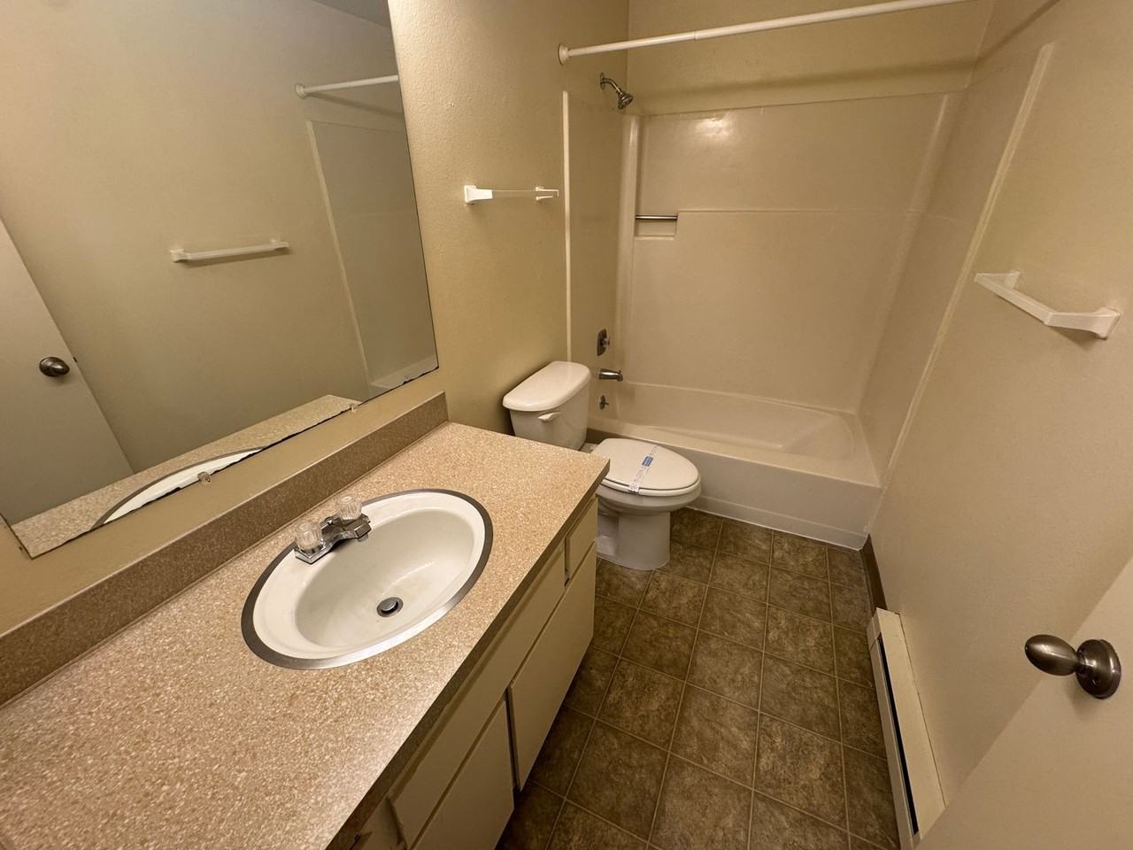 455 Se Lilly Ave Apt B - Photo 6 of 6