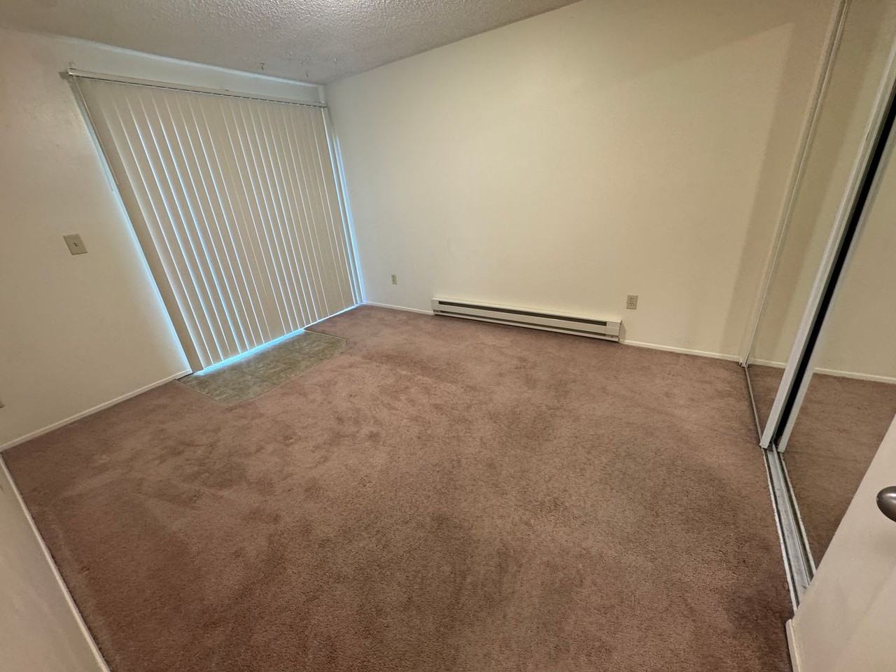 455 Se Lilly Ave Apt B - Photo 4 of 6