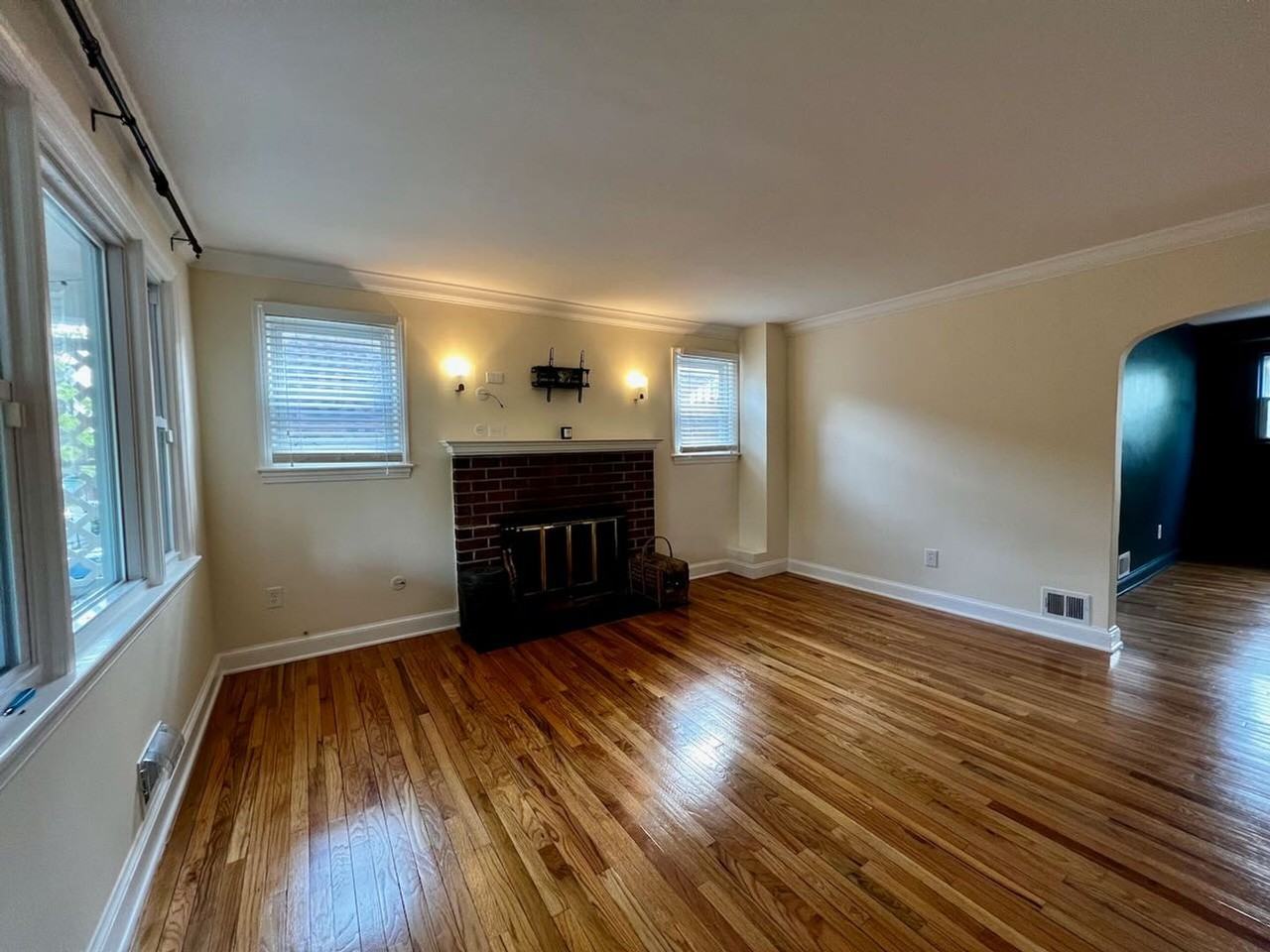 6218 57th Ave - Photo 3 of 31